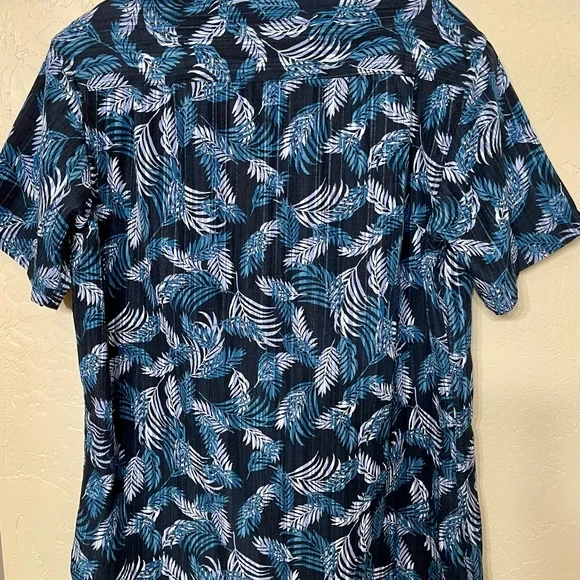 Van Heusen Mens Medium Classic Fit Short Sleeve Palm Leaf Button-Down Shirt - Picture 4 of 4